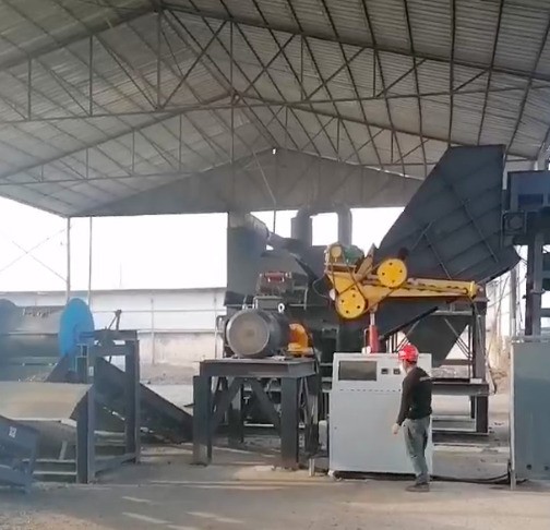 安徽地區(qū)315型破碎機(jī)使用現(xiàn)場，新機(jī)待運行